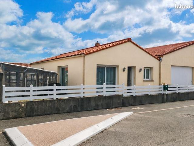 A vendre AXE montaigu vendée Cholet maison de plain pied avec vaste garage / stockage / atelier attenant – centre bourg de Treize Septiers 85600