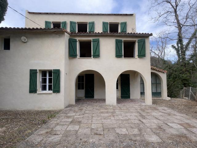 À vendre Bas de villa à rénover Secteur Cassamance, Aubagne