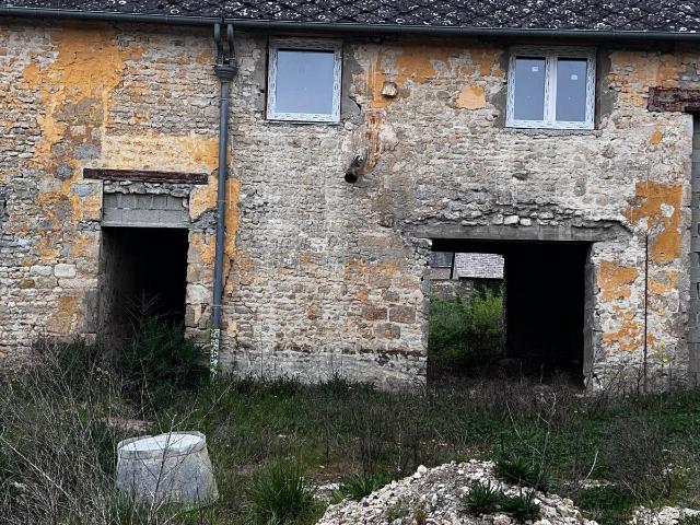 A VENDRE Bâtiment à aménager en habitation d’environ 108 m2