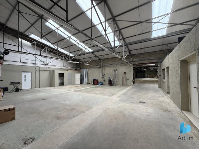 A VENDRE BATIMENT D'ACTIVITE AVEC LOFT