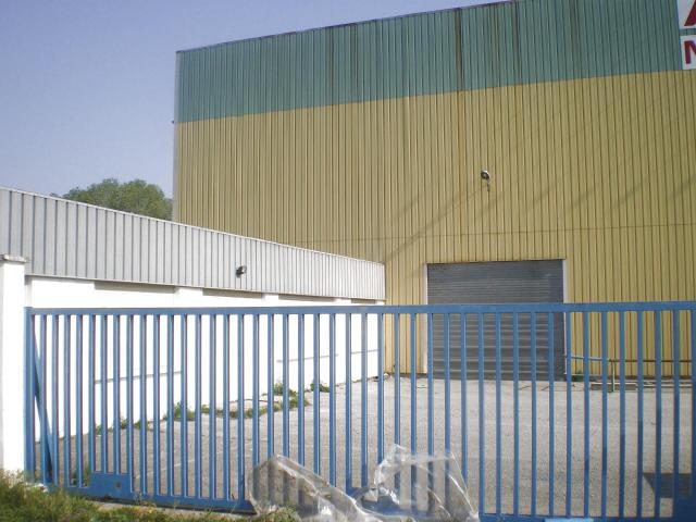 A vendre bâtiment industriel 1300 m2 parking privé et fermé. 1300m² Pont Saint Esprit