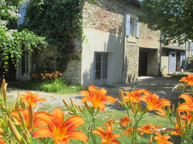 À vendre Bâtisse en pierre avec gîte, piscine et dépendanc