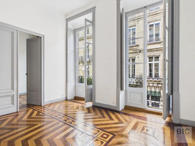 A vendre beau T3 avec balcons et cave 76m² Bordeaux