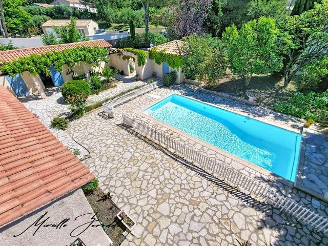 A VENDRE BEAUCAIRE Maison de 134m² avec 4 chambres piscine, garage et annexe