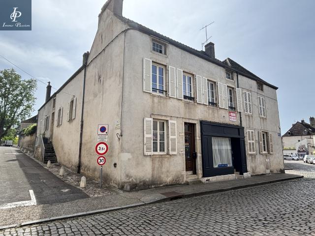 A VENDRE BEAUNE CENTRE HISTORIQUE APPARTEMENT A AMENAGER