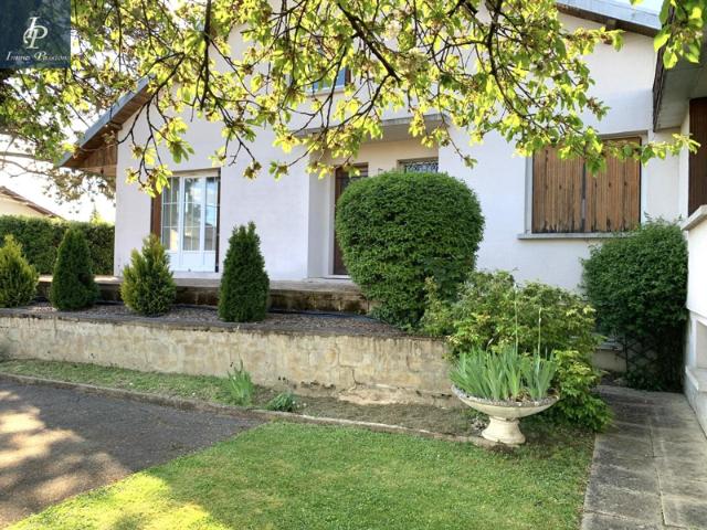 A VENDRE BEAUNE MAISON 9 PIECES AVEC PISCINE INTERIEURE ET