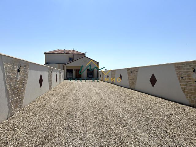 A VENDRE BEAUPUY Propriété contemporaine de 290 m2 avec deux habitations indépendantes