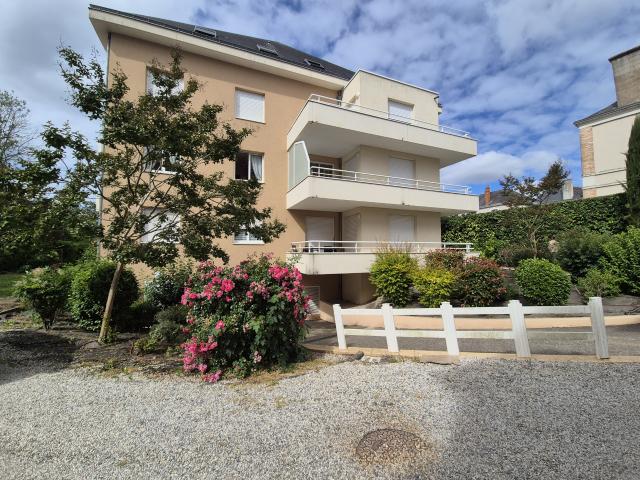 A VENDRE BEL APPARTEMENT CENTRE VILLE DE SABLE SUR SARTHE