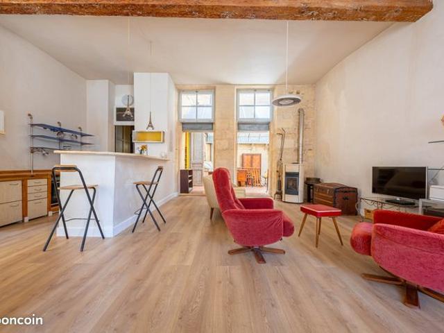 À vendre bel appartement Bordeaux centre historique vaste séjour 3 chambres terrasse de 50 m2