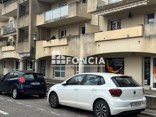 À VENDRE – Bel appartement spacieux avec terrasse et garage À visiter sans tarder
