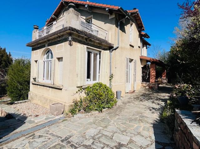 A VENDRE BELLE MAISON BOURGEOISE ANNES 30 COURS LA VILLE 69470