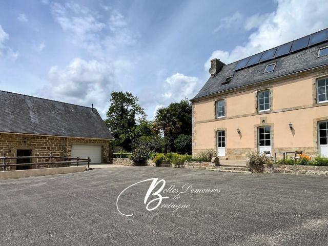 A vendre belle proprieté a mi chemin entre Quimper et Locron. 490m² Locronan