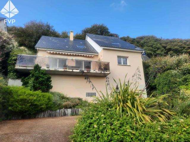 A VENDRE BELLE PROPRIETE DE 121 M2 AVEC SOUS SOL COMPLET COTE DE LA VIERGE A FECAMP