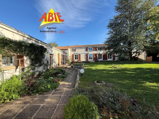 À vendre Belle propriété familiale à BENET