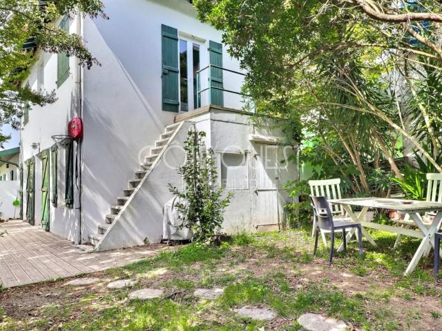 À VENDRE BIARRITZ PARC D'HIVER MAISON DE VILLE SUR TERRAIN DE