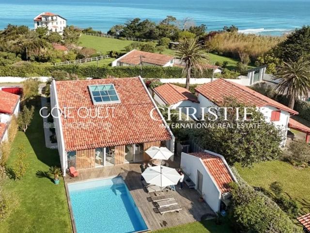 À vendre Bidart Villa avec piscine au calme absolu avec vue sur l'océan