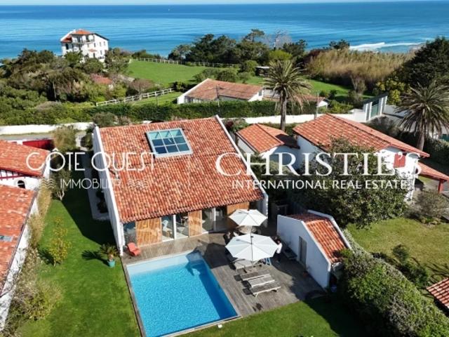 À vendre Bidart Villa avec piscine au calme absolu avec vue sur l'océan
