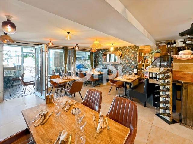 À Vendre Bien Commercial Fond de commerce 85,32m2 Vue Marina