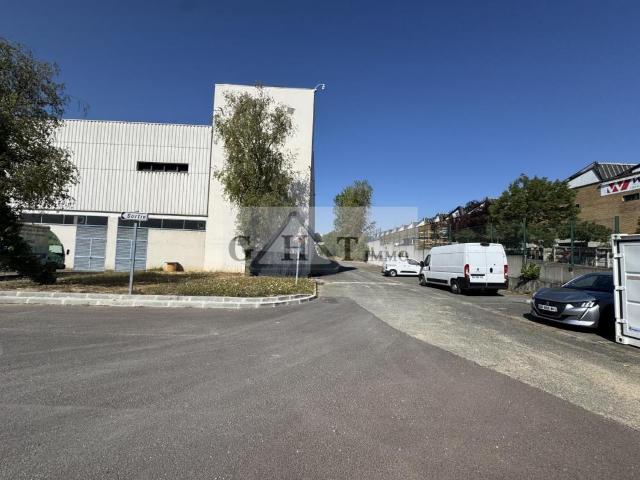 À VENDRE BUREAUX DE 265M²À VITRY SUR SEINE