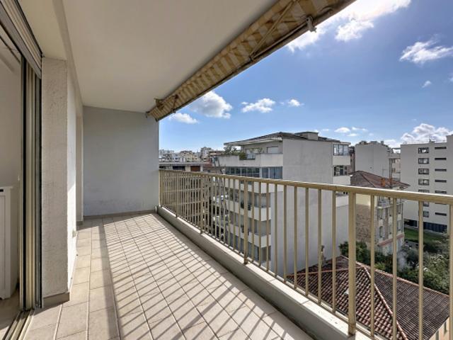 A VENDRE CANNES 3 PIECES 2 CHAMBRES RENOVE BALCON