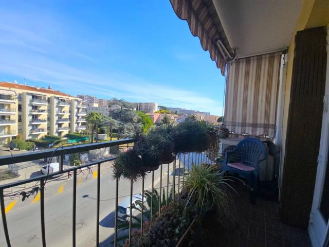 A vendre: CAGNES SUR MER Quartier du Val Fleuri Appartement 4