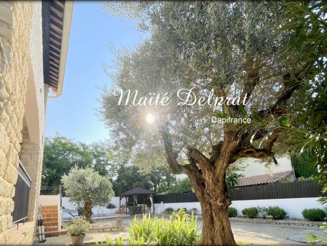 A vendre Carpentras Maison familiale rénovée avec piscine et garage 210m²
