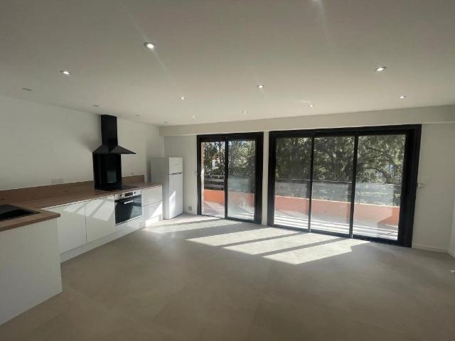 A VENDRE CAVALAIRE 83240 CENTRE VILLE APPARTEMENT 3 PIECES 2 CH