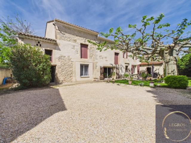 À VENDRE Châteaurenard Mas rénové avec dépendances et fo