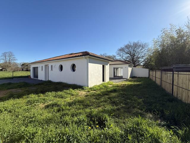 A VENDRE CHAUMES EN RETZ MAISON DE PLAIN PIED 135 M2 E