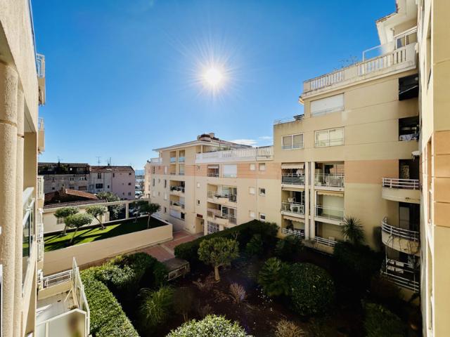 À vendre Charmant 2 pièces idéalement situé, à deux pas de