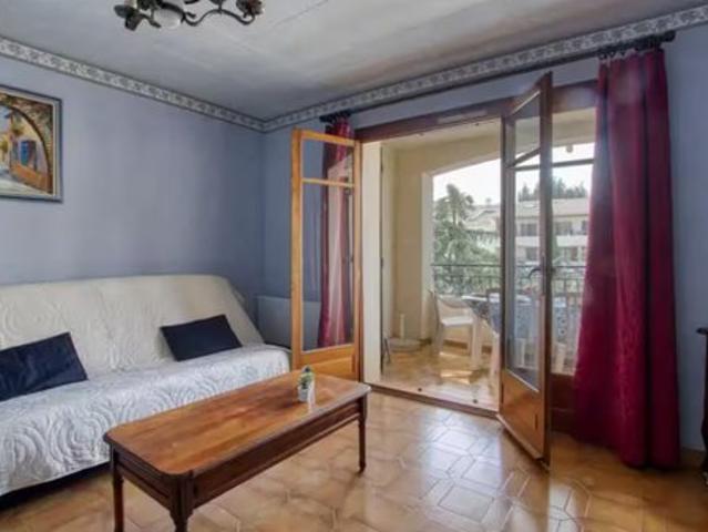 A vendre Charmant T2 de 50 m2 avec deux balcons à 10 minutes à pied des plages