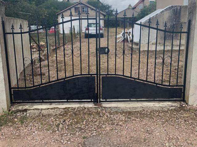 À vendre charmante maison mitoyenne 5 pièces de 107 m2 + sou