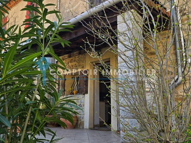 À VENDRE Charmante maison de village rénovée de 115 m2 avec extérieur et parking privé