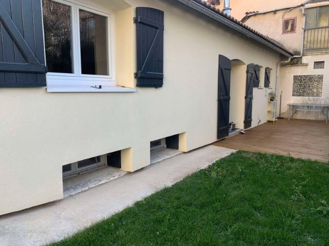 À Vendre Charmante Maison de Ville avec Jardin, Terrasse, Abri et Garage VEYNES