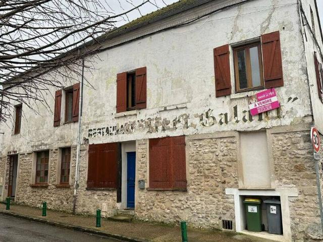 À VENDRE ? CHARMANTE MAISON DE VILLE DANS UN VILLAGE DE CARACTÈ