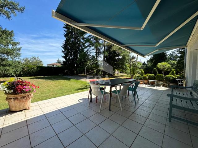 A vendre, charmante MAISON type 8 à 15 min du centre ville de Pé