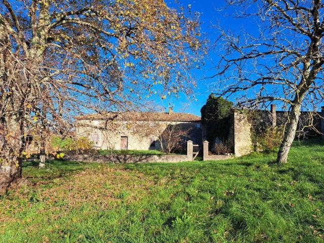 À Vendre: Charmante Propriété à rénover dans l'Entre Deux M. 120m² Sauveterre de Guyenne