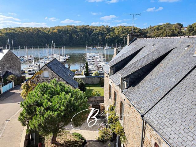 A vendre charmante propriété en bord de Rance avec dépendanc. 184m² Dinan