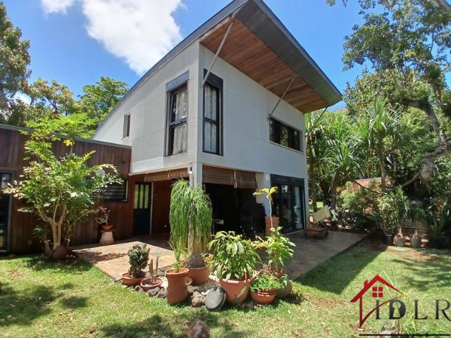 A vendre Charmante villa F4/5 de 133 m2 sur terrain arboré d
