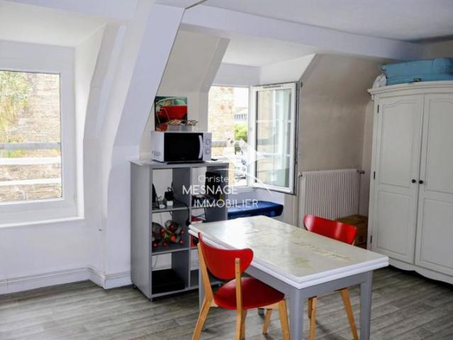 À vendre chez Christelle Mesnage DINAN Centre Ville. Studi
