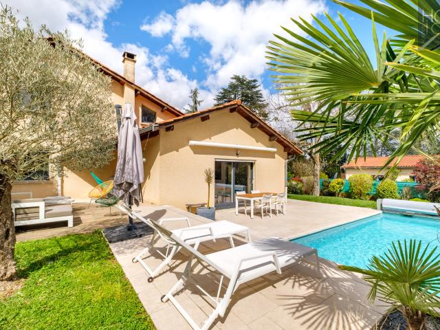 À VENDRE CURIS AU MONT D'OR MAISON INDIVIDUELLE SUR 1000M2 DE TERRAIN AVEC PISCINE