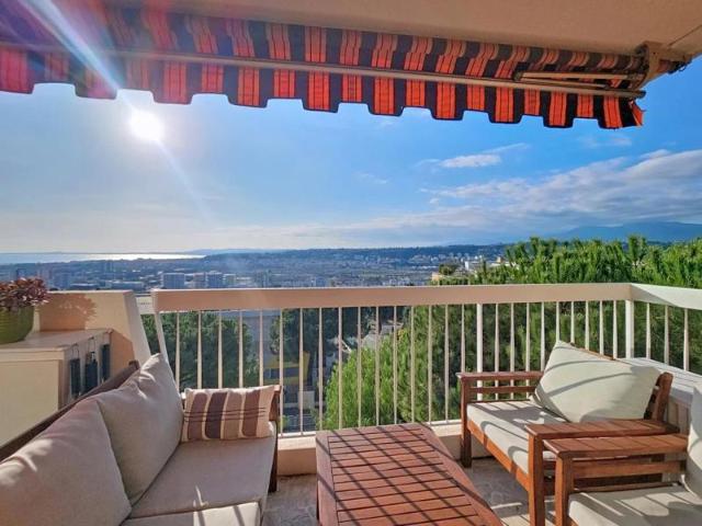 A vendre CORNICHE FLEURIE Appartement 3 Pièces terrasse Vue mer Garage