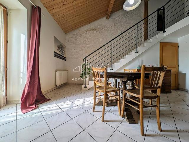 A VENDRE CORPS DE FERME RENOVE EN 2 APPARTEMENTS 112.50m²