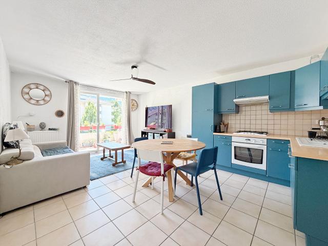 A VENDRE CLUSES LIMITE THYEZ APPARTEMENT T3 AVEC TERRASSE et GARAGE