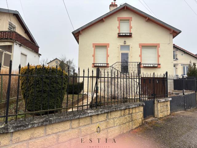 A vendre DAMELEVIERES, Maison individuelle à rénover sur sous sol avec un terrain de 969 m2, 3 chambres dont u