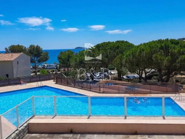 A vendre dans domaine aux Issambres avec tous loisirs appart