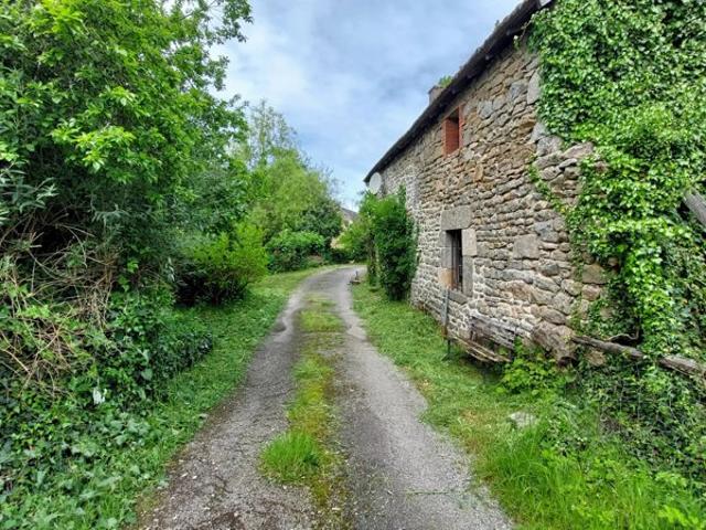 À vendre dans la Creuse, une maison avec dépendance et jardin