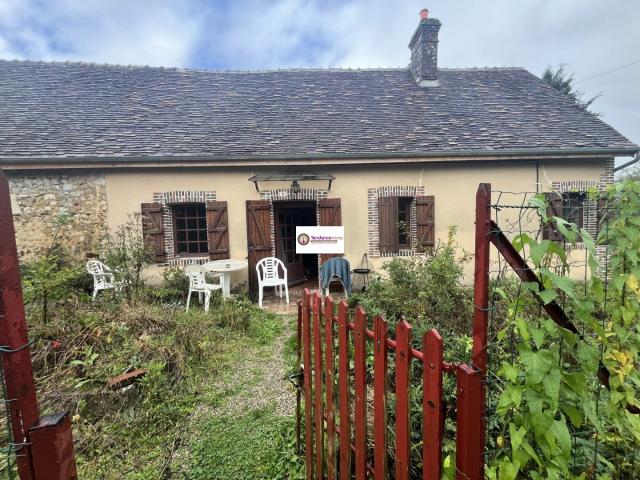 A vendre dans le secteur de Mortagne au Perche, maison de plain