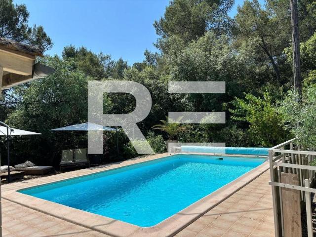 A Vendre Dans Les Hauteurs De Nimes Maison De 168 M² 168m² Nîmes