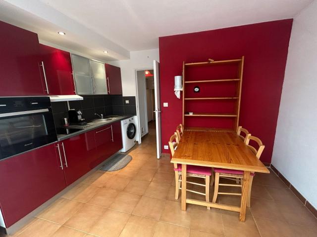 À VENDRE DANS UNE RÉSIDENCE Sécurisée avec ascenseur au DERN. 20m² La Ciotat